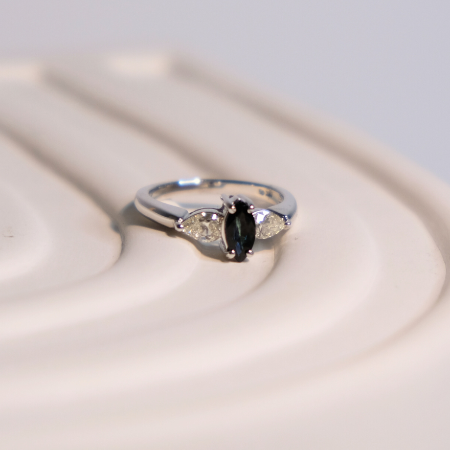 Blue Sappire & Diamond Ring