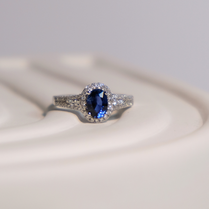 Blue Sappire & Diamond Ring