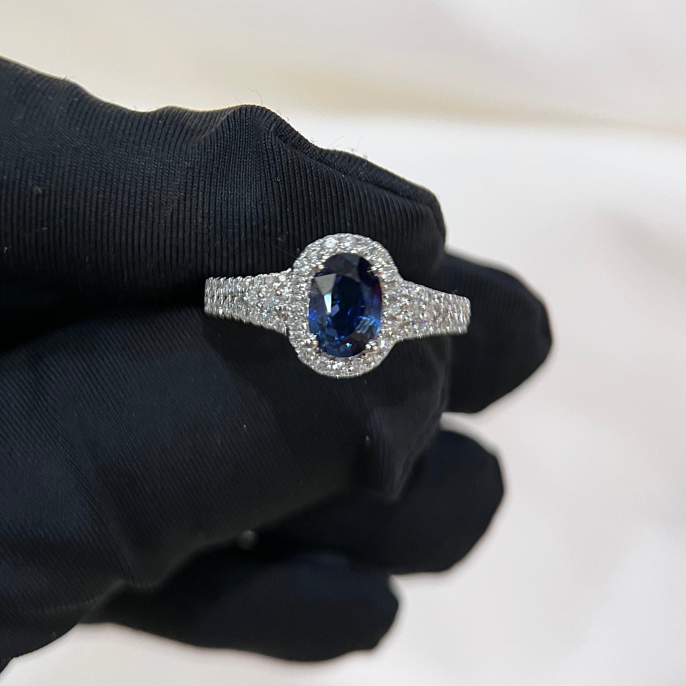 Blue Sappire & Diamond Ring